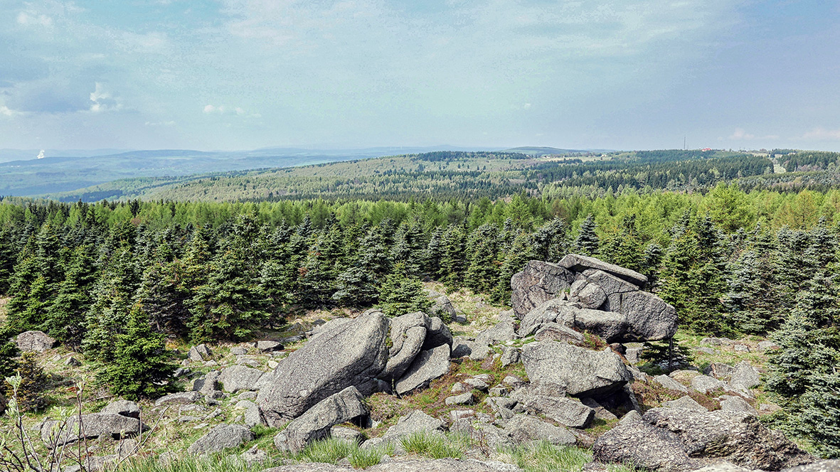 Tolle Aussicht vom Medvědí skála im böhmischen Erzgebirge. Foto: Chris Bergau